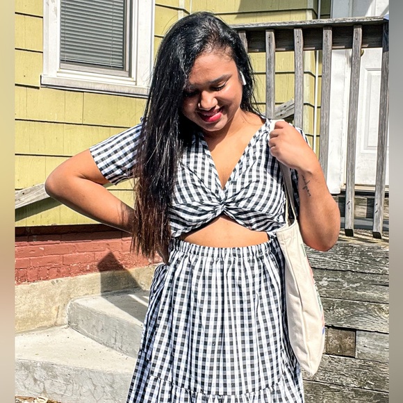 Check front cut dress - Picture 2 of 2